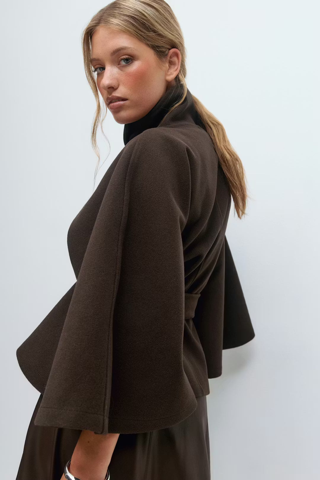 BELT CAPE COAT