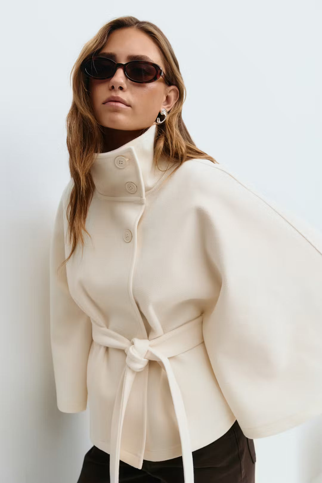 BELT CAPE COAT