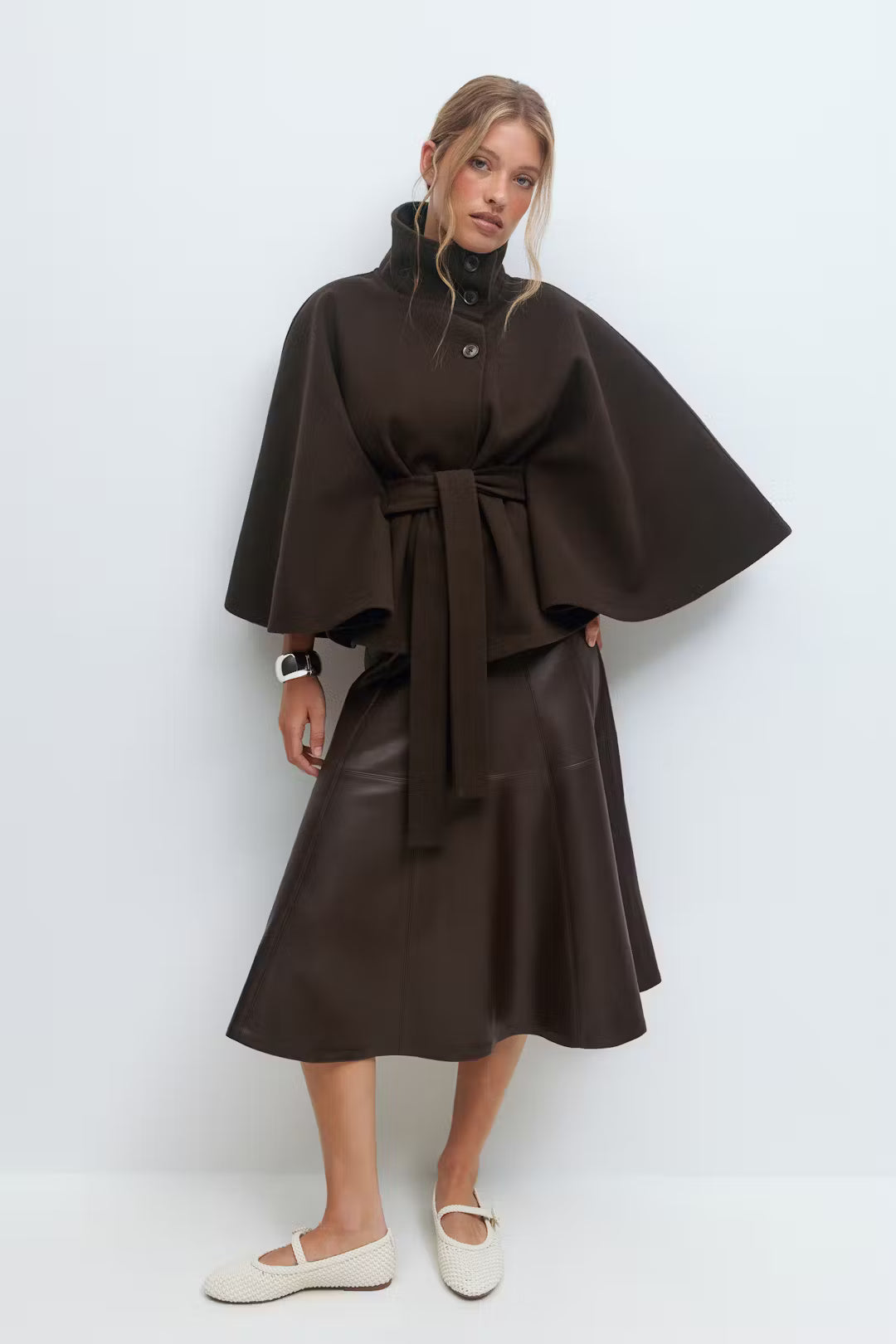 BELT CAPE COAT